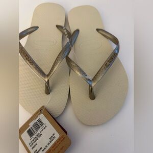 Havaianas Women's Beige/Gold Slim Flip Flop Size 6 W